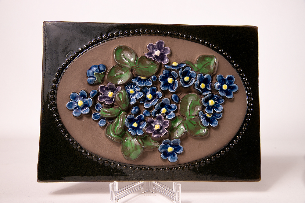 ジーガントフタ　Aimo Nietosvuori　陶板／青と紫の花
